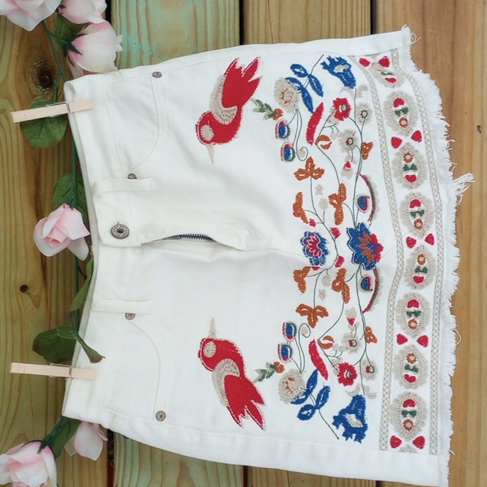 UMGEE S WHITE EMBROIDERED MINI SKIRT